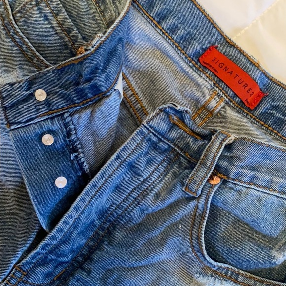 Signature 8 jean shorts - Picture 2 of 3